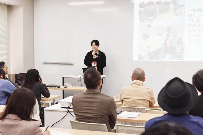 異分野コミュニティ“KNS”定例会で、本学学生がプレゼンテーションのサムネイル