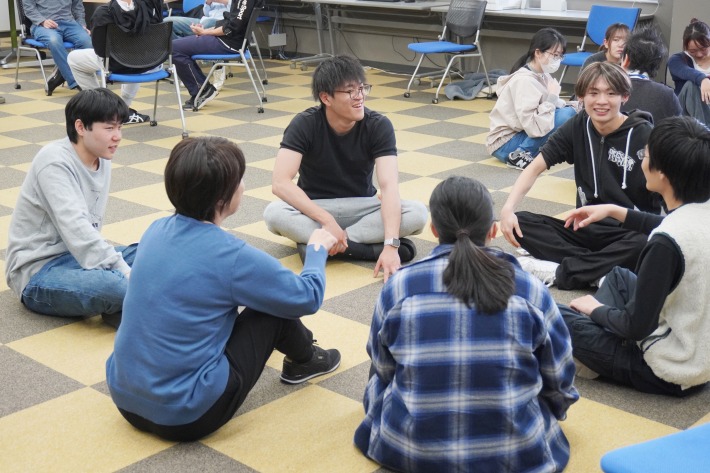 『公務員特別演習Ⅱ』で演劇ワークショップを開催のサムネイル