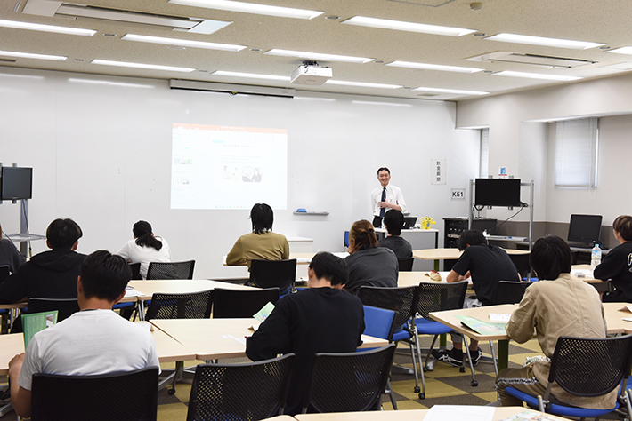 『公務員特別演習Ⅱ+Ⅳ(行政職)』で行政の現場を学ぶ 神戸市選挙管理委員会事務局の仕事のサムネイル
