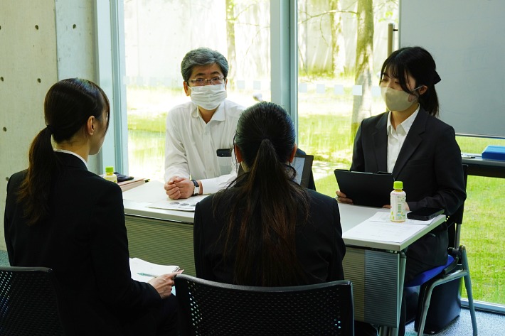 「学内企業説明会」を実施2