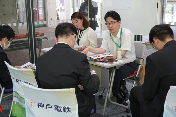 「学内企業説明会」を実施3