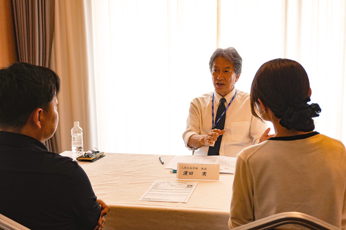 離れていても、学生の今をともに見つめる。中四国地区父母等懇談会