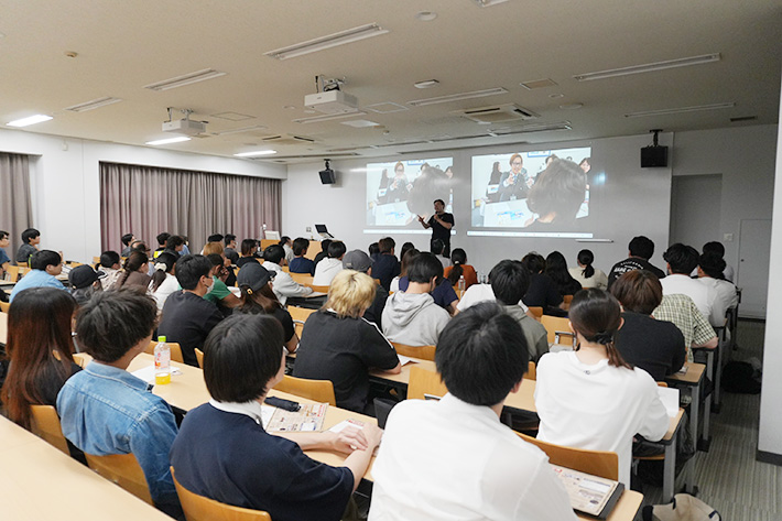 『専門基礎演習』特別講義レポート卒業生と考える、社会で求められる「捉え方」と行動のサムネイル