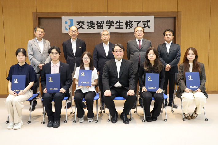 1年間の学びを胸に、それぞれの未来へ。2026年度前期交換留学生修了式を実施のサムネイル