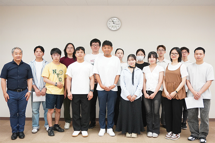 【秦ゼミ×稲美町】ふるさと納税事業者に学ぶ地域密着ビジネスとデザインの視点。「鶏の店 かしわ家」オーナー・古山暁彦氏に学生たちがインタビューのサムネイル