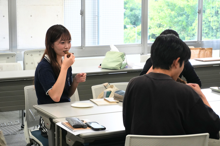 【岡田ゼミ×イスズベーカリー】 自分たちが考えたパンが形に。試食会で「選ばれる」商品へブラッシュアップのサムネイル