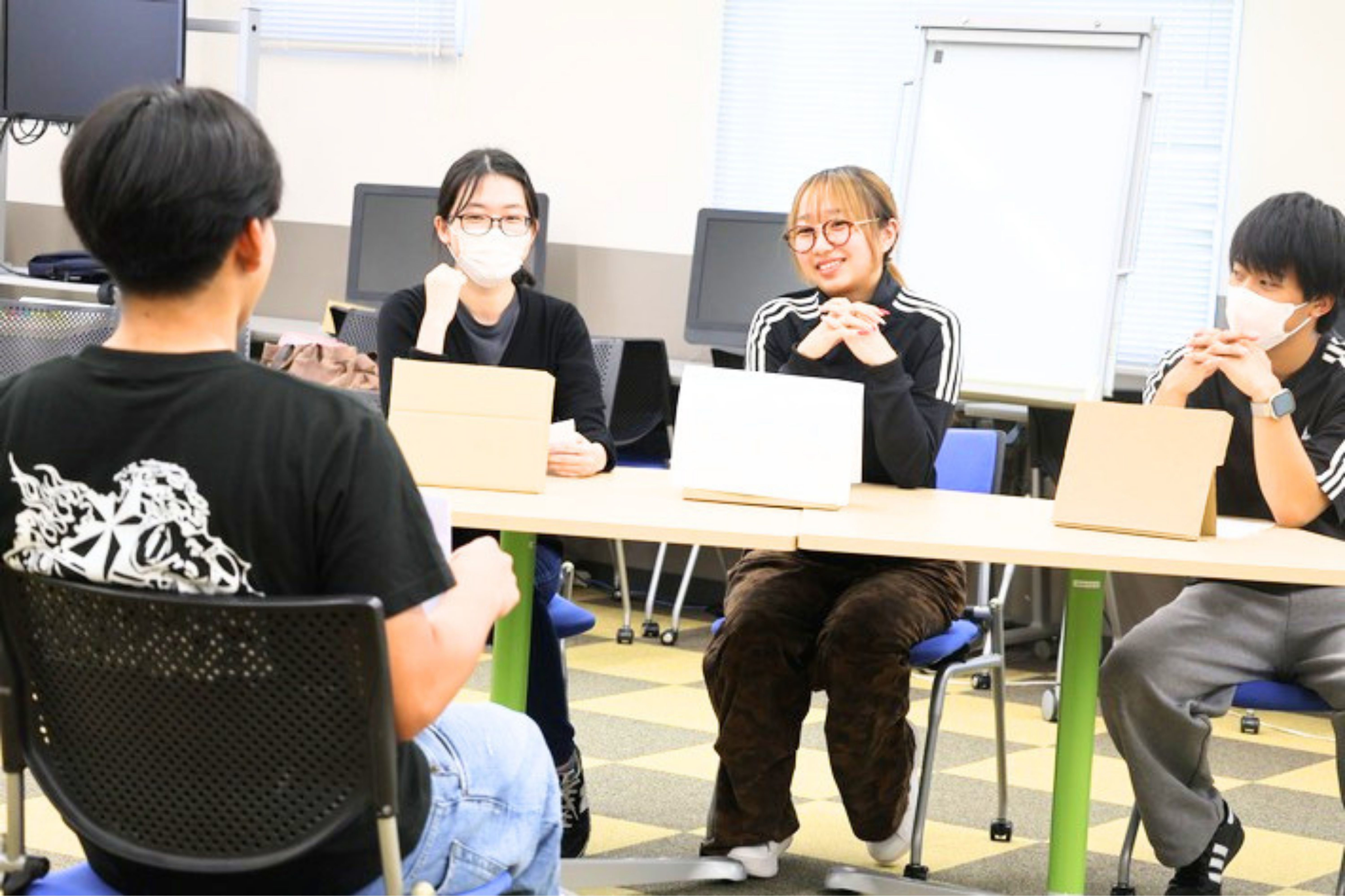 公務員特別演習Ⅲでロールプレイングに取り組む学生