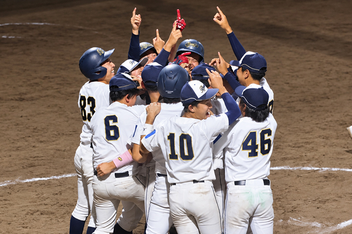 軟式野球部が秋季リーグ優勝！ 3季連続の頂点から全国大会へ