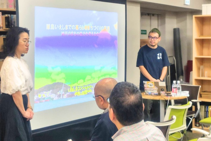スクリーンを使って講演する中西和也氏