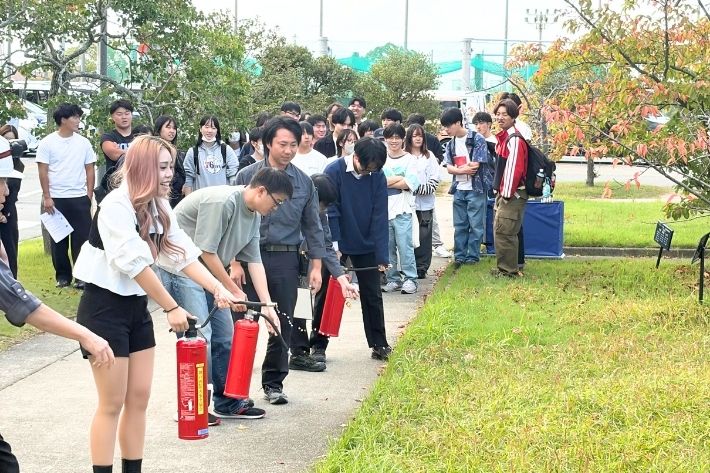 災害時に備え、避難と初期消火を実践。クラブ生対象の防災訓練を実施