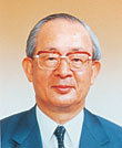 西川　俊男氏